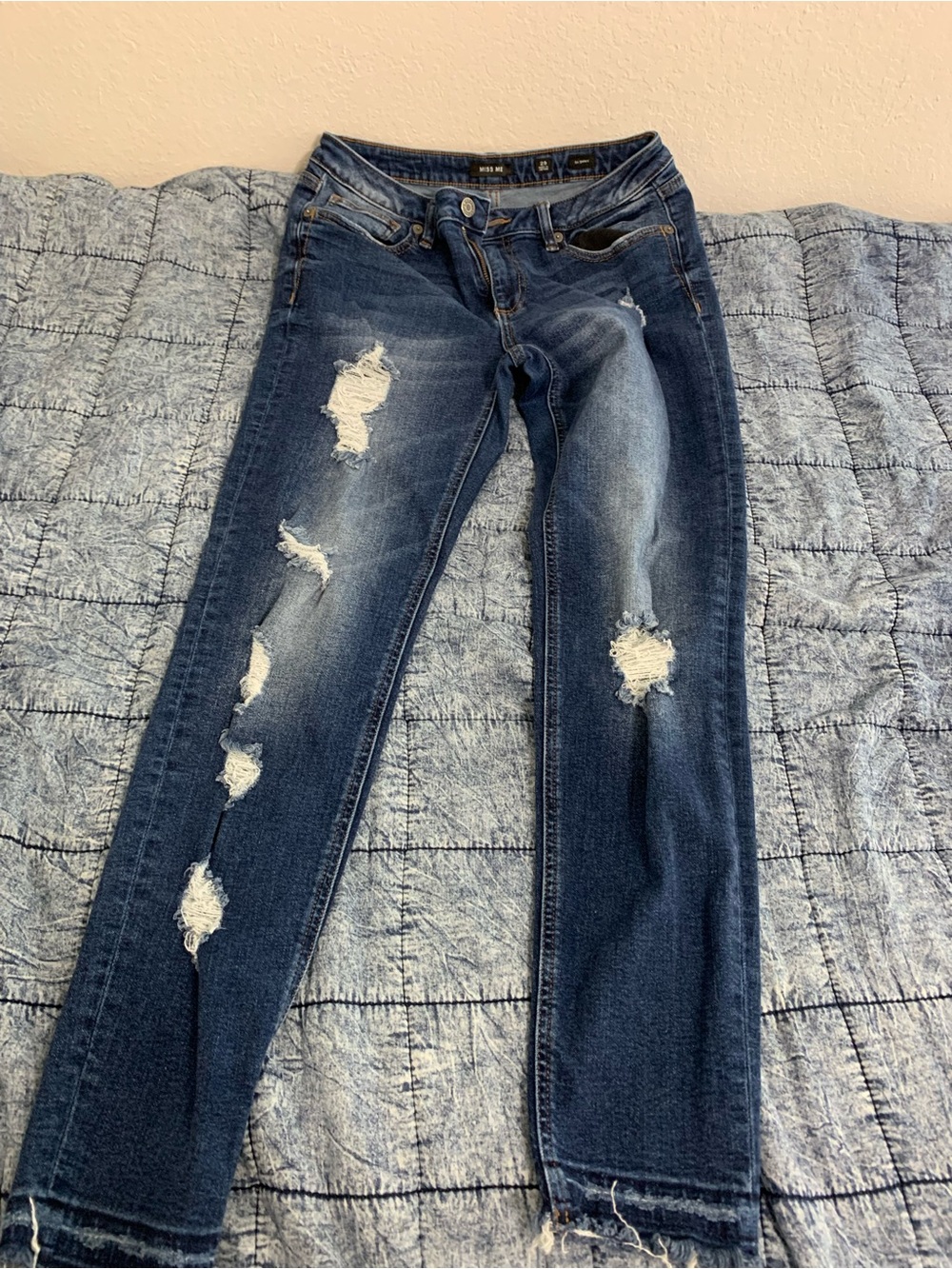 Distressed Dark Blue Women’s Jeans mids me size 29